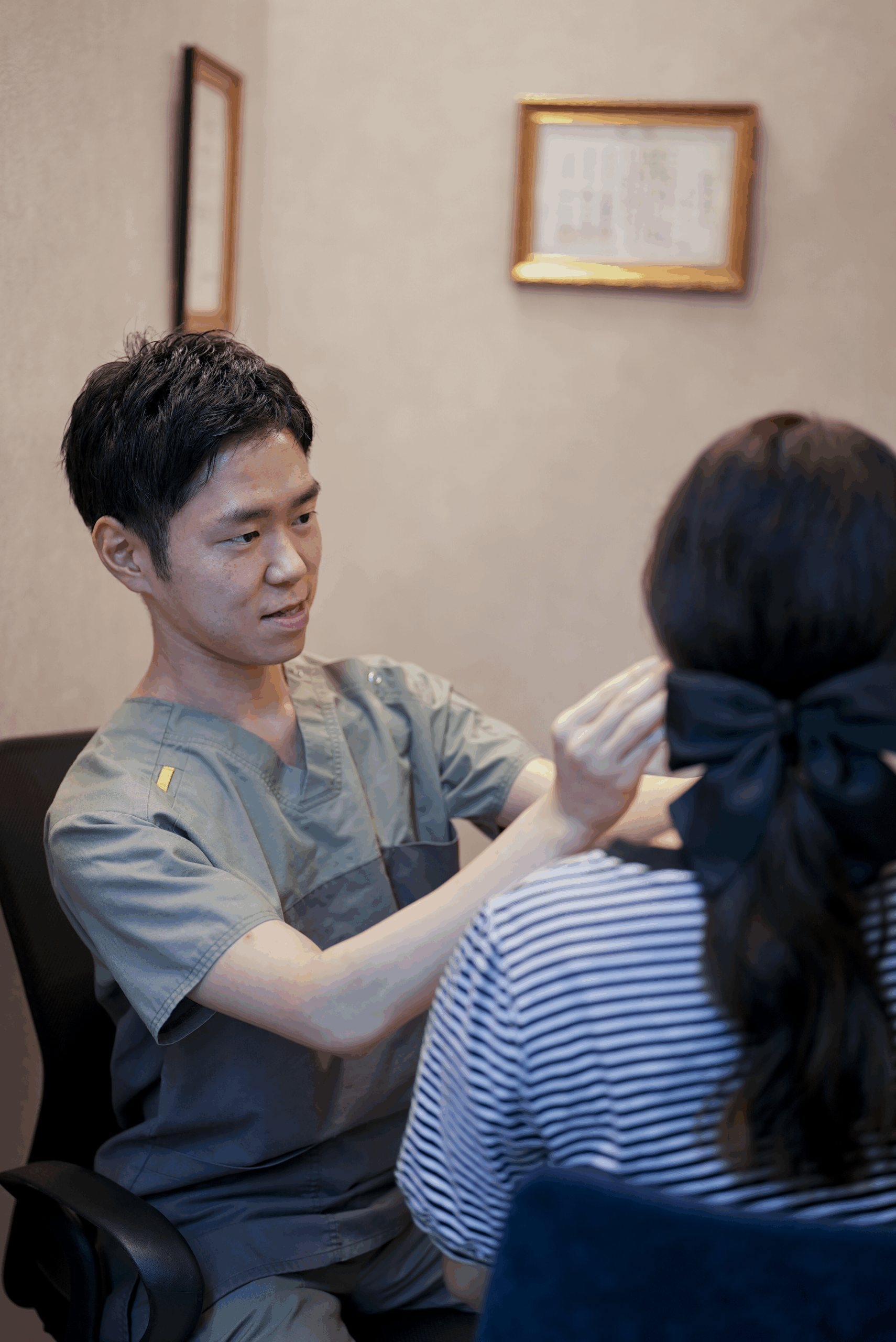 肩ボトックス カウンセリング 診察の様子｜大阪 心斎橋 BiBiクリニック